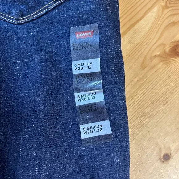 Levi's Mid-Rise Classic Bootcut Hypersoft Jeans Size 6 - W28 L32 NWT - Picture 8 of 8
